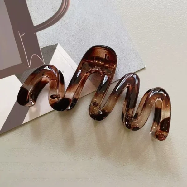 1pc/2pcs Women's Y2K Wavy High Glossy Amber Brown 11cm/4.33in Large Lightweight Plastic Hair Clip, Elegant and Minimalistic - Image 4